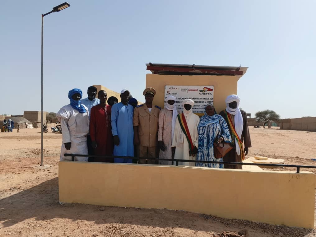 eux blocs de latrines modernes aux PDIs de Targada