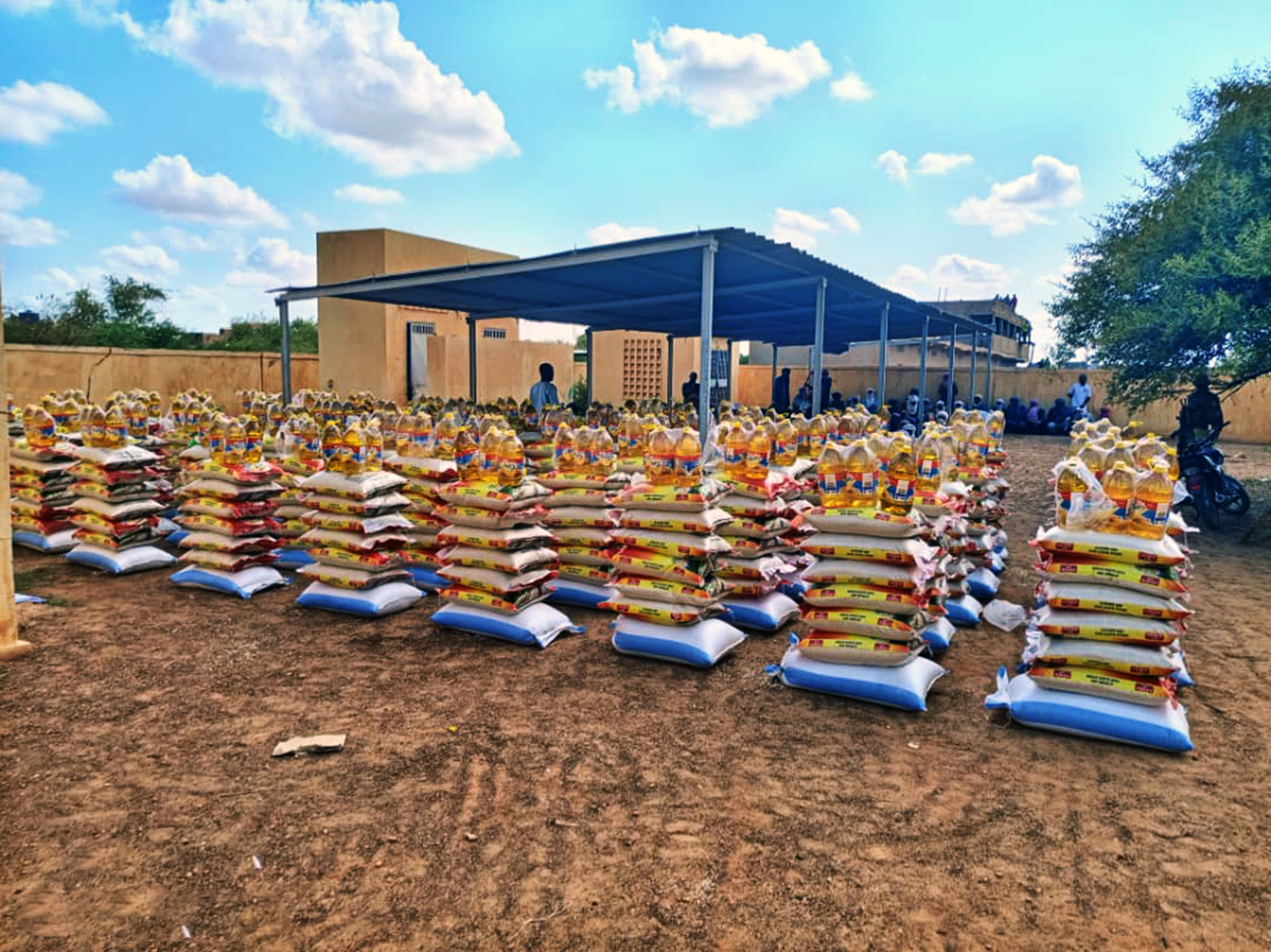 Distribution de vivres au PDI à Targada